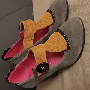 Chanii B heels grey tan pink insole black buttons leather like new